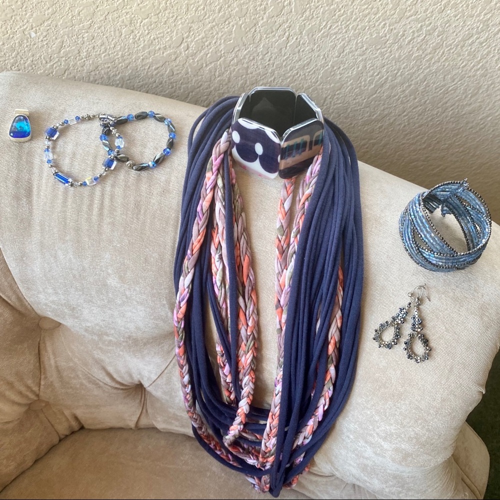 Navy seal it with a 💋 jewelry bundle